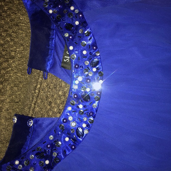 Dress - Picture 2 of 4